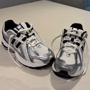 New Balance 1906R Sneakers